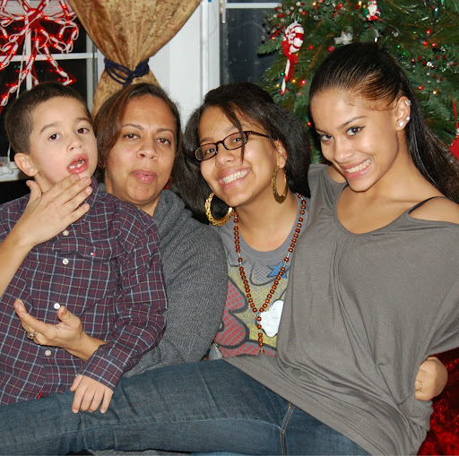 Yvette Quinones Photo 23