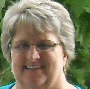 Lisa Hall Photo 43