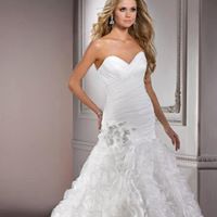 Laura Graves Photo 36