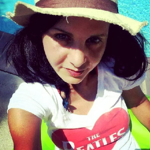 Lili Miller Photo 12