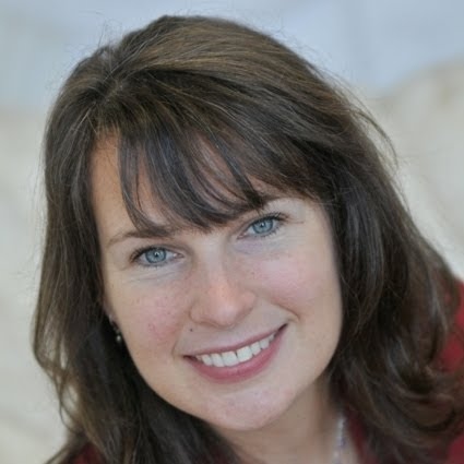 Holly Young Photo 39