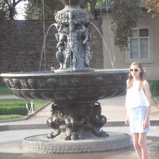 Alice Read Photo 6