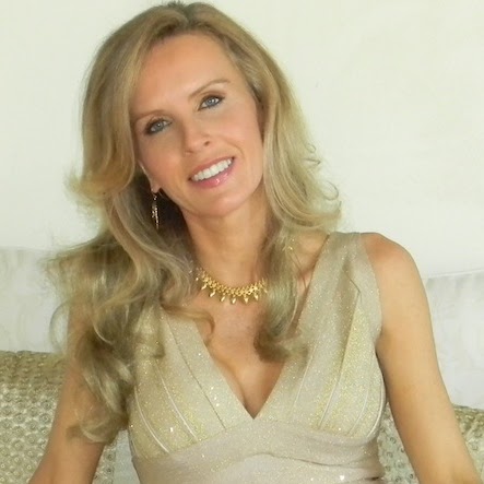 Caroline Robertson Photo 43
