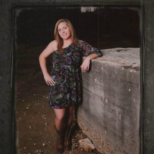 Hayley Stephens Photo 7