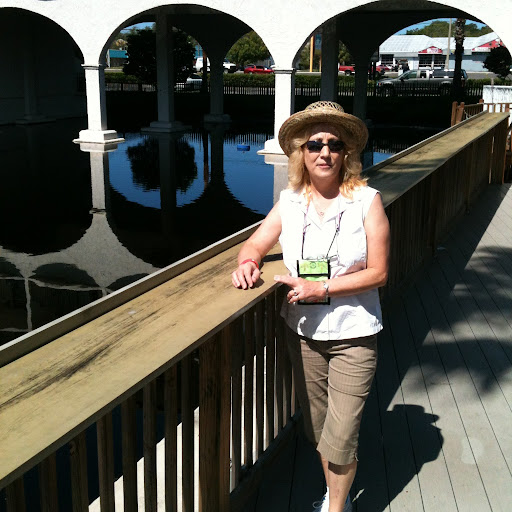 Elizabeth Lindsey Photo 40