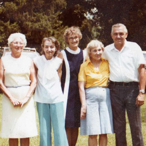 Elaine Cole Photo 40