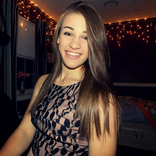 Emily Unger Photo 23