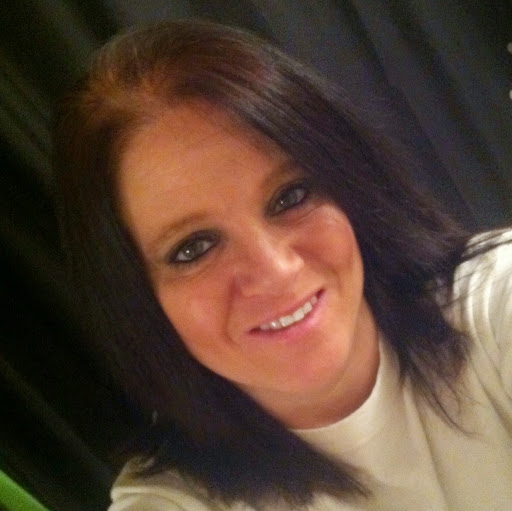 Lisa Yates Photo 11