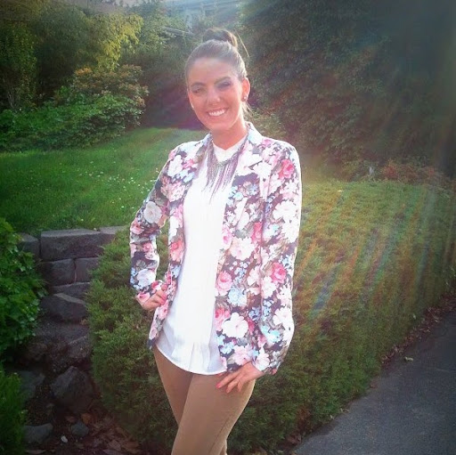 Rachel Knight Photo 11