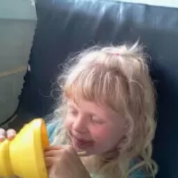 Elizabeth Hulett Photo 18