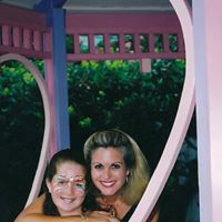 Laura Dobbins Photo 29