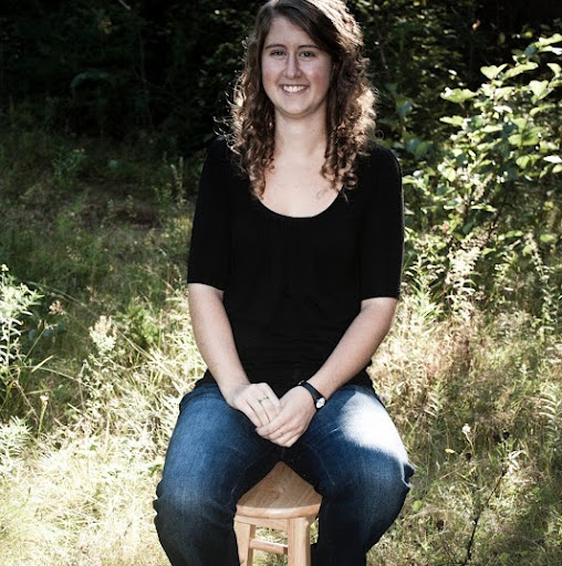 Emily Gillis Photo 9