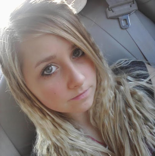 Amy Wright Photo 15