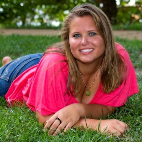 Elizabeth Martin Photo 19