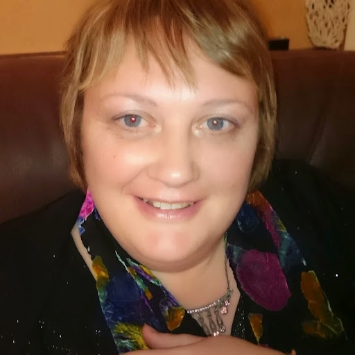 Catherine Evans Photo 17