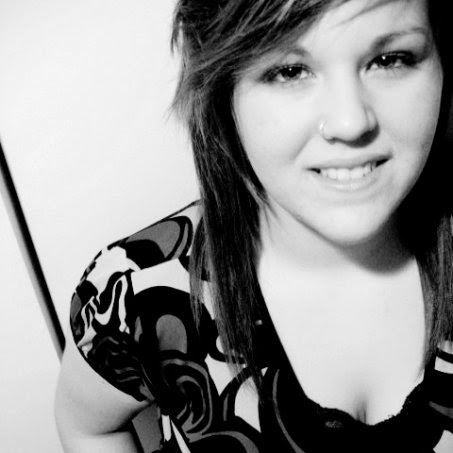 Cassandra Shaw Photo 34