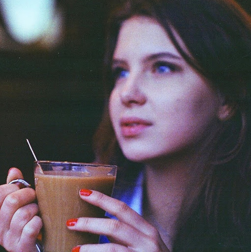 Christina Mayer Photo 9