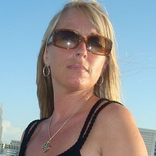 Aimee Hayes Photo 37