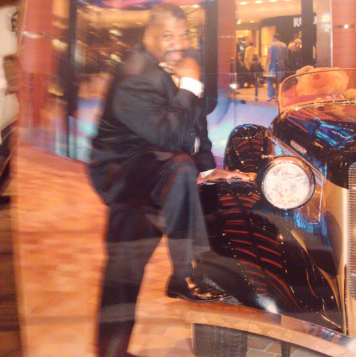 Lucious Robinson Photo 3