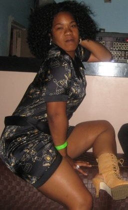 Nikki Hall Photo 9