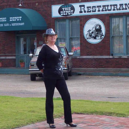 Helen Thomas Photo 10