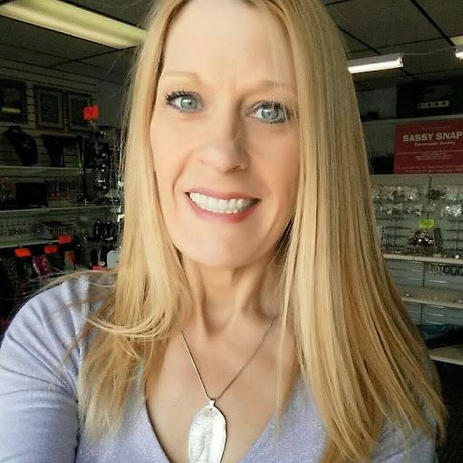 Suzanne Dale Photo 26