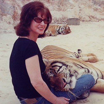 Joan Warren Photo 18