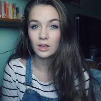 Hannah Roberts Photo 35