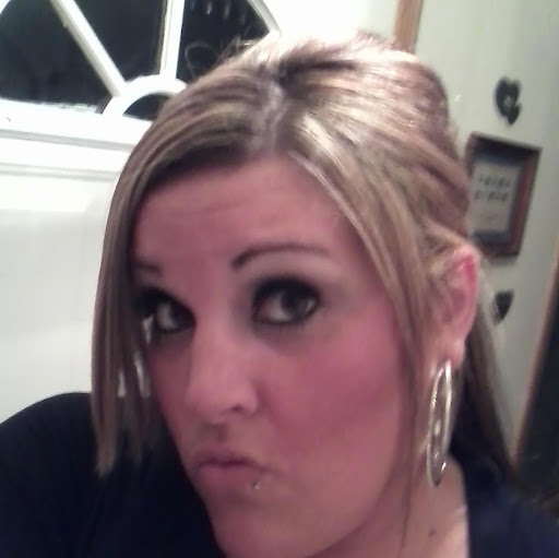 Amanda Phillips Photo 34