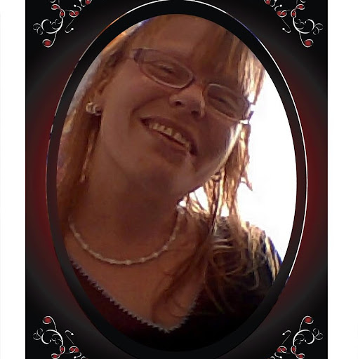 Laurie Cox Photo 13