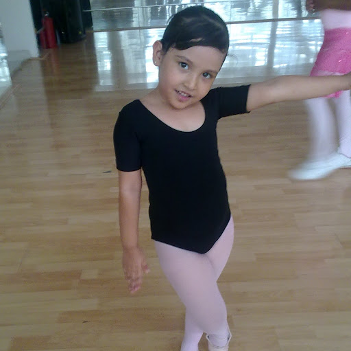 Annette Flores Photo 17