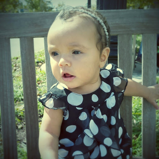 Elizabeth Aaron Photo 12
