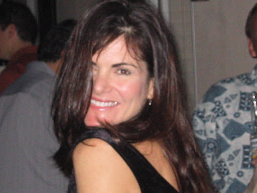 Alyson Lloyd Photo 3