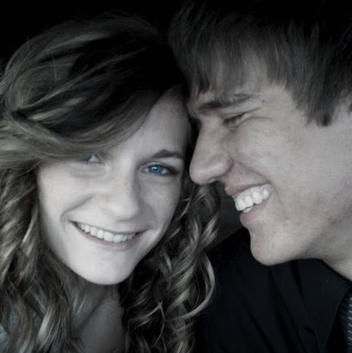 Taylor Thompson Photo 22