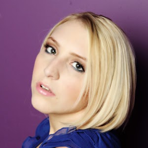 Anna Schmid Photo 35