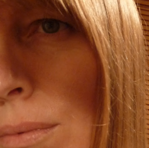 Jane Harper Photo 6