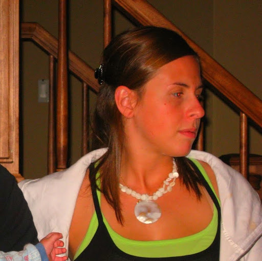 Julie Levesque Photo 35