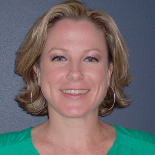 Elizabeth Dennis Photo 28