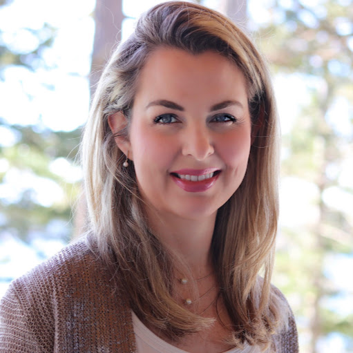 Elizabeth Houser Photo 32