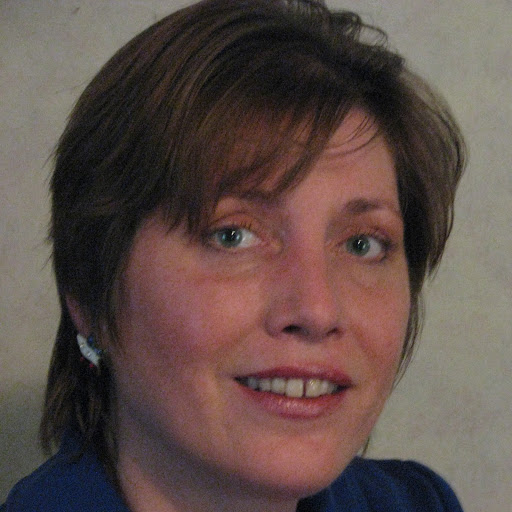 Laurie Cox Photo 10