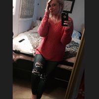 Sarah Roberts Photo 32