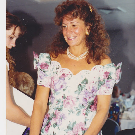 Lynn Taylor Photo 16