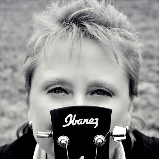 Julia Scott Photo 52