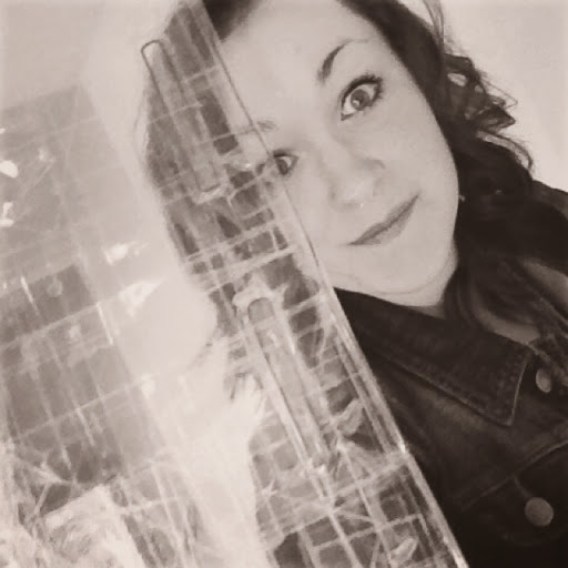 Emily Weeks Photo 34