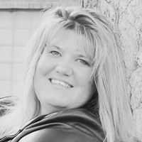 Elizabeth Henrikson Photo 1