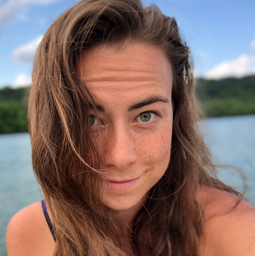 Danielle Schaeffer Photo 27