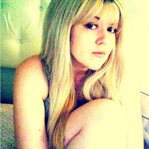 Amy Carroll Photo 4