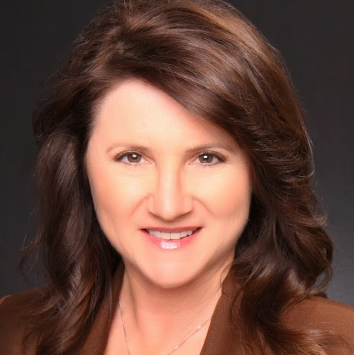 Renee Hall Photo 26