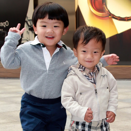 Song Kim Photo 30