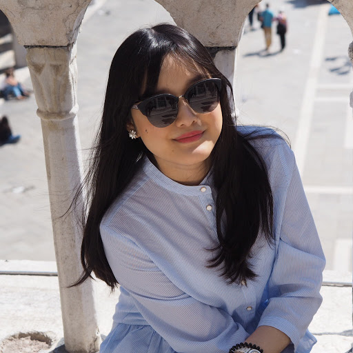 Julia Pham Photo 16